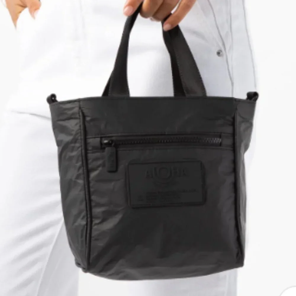 Aloha Collection  Crossbody Monochrome  NWT - Picture 3 of 5